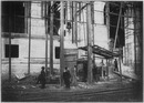 Les materiaux de l'Exposition.- Brayage d'une pierre de trois tonnes (Grand Palais).1900年博 博覧会の資材 － 3トン石をつり索で縛る（グラン・パレ）