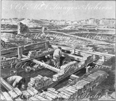 Les installations mécaniques.- 2.Construction des carneaux de fumée.1900年博 建築機械の設置 － 2.煙突の煙道の建設