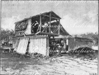 "Les embarras de Paris.- 1.Puits d'amorce pour les travaux du Métropolitain, aux Champs-Elysées, devant l'ancien Palais de l'Industrie." 1900年博 パリの迷惑物 － 1.シャン＝ゼリゼの旧工業館前にある地下鉄工事用の井戸