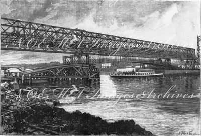 Montage du pont Aléxandre III.- Vue générale de la passerelle et du cintre.1900年博 アレクサンドル3世橋の建設 － 補助小橋とアーチの全景