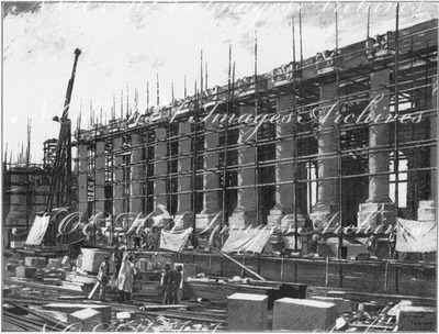 Les chantiers des Champs-Elysées.- Mise en place des chapiteaux de la colonnade du Grand Palais.1900年博 シャン＝ゼリゼの工事現場 － グラン・パレ列柱の柱頭設置