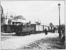 Avant l'ouverture.- 1.Un train de marchandises au Champ-de-Mars.1900年博 開幕前 － 1.シャン・ド・マルス会場の貨物列車