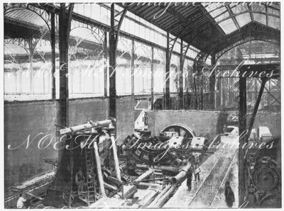 Le Palais de l'électricité.- Montage des moteurs et des dynamos (Groupes étrangers).1900年博 電気館 － モーターと発電機の組み立て（外国コーナー）