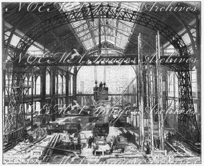 "Le pont roulant électrique de la section allemande.- Ensemble de l'engin monte dans la galerie ouest, côté Suffren." 1900年博 ドイツコーナーの電気可動式走行クレーン － スフラン通り側の西ギャラリーに組み立てられた機械の全容