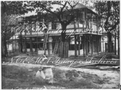 Le Japon au Trocadéro.- Vues diverses des bâtiments en construction.1900年博 トロカデロ会場の日本館 － 建設中の展示館