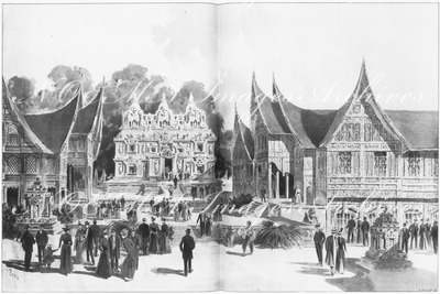 "Exposition des colonies néerlandaises, au Trocadéro.- Temple de Tchandi-Sari à Java; Habitations des hauts plateaux de Sumatra." 1900年博 トロカデロ会場のオランダ領展示館 － ジャワのチャンディ＝サリ寺院； スマトラ高地の住居