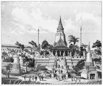 L'exposition du Cambodge.- Entrée de la salle souterraine et grand escalier de la pagode royale.1900年博 カンボジア館 － 地下室への入口と王立寺院の大階段