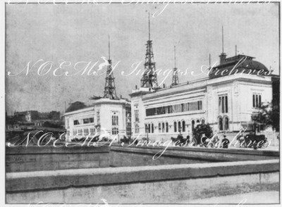 Aux Invalides.- Le Palais du mobilier en facade sur la rue de Grenelle.1900年博 アンヴァリッド会場 － グルネル通りに面した家具館の正面