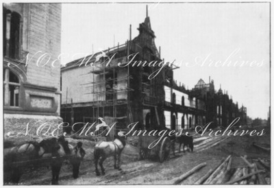 "Aux Invalides.- Facade des palais, côté de la rue Fabert." 1900年博 アンヴァリッド会場 － ファベール通りに並ぶ諸展示館