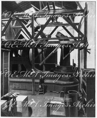 Le sidérostat.- Bati en fonte et monture métallique du sidérostat.1900年博 シデロスタット 鋳造され、金属製枠つきのシデロスタット