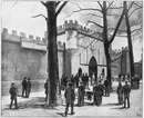 "Paris en 1400.- Entrée fortifiée, avenue de Suffren." 1900年博 1400年のパリ － スフラン大通りに面した城砦風入口