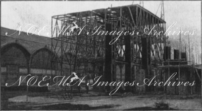 A travers le Champ de Mars Facade ravalée du Palais des mines et de la métallurgie.1900年博 シャン・ド・マルス会場 － 正面の流し塗りをされた、炭鉱と製鉄業館