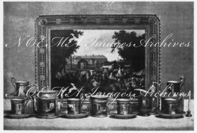 "Les expositions de la manufacture de Sèvres.- Service et plateau décorés, peints par Devilly (1840)." 1900年博 セーヴル製陶所展 － ドゥヴィリー（1840）が絵つけをした茶器セットと大盆