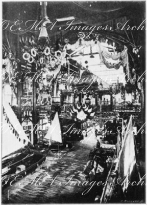 La navigation de commerce.- Embarcations diverses dans la galerie du rez-de-chaussée.1900年博 商業航海館 － 1階のギャラリーに展示されたさまざまな小船