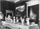 La manufacture de Sèvres.- <<Les danseuses>>.(Grand surtout de table en biscuit.) 1900年博 セーヴル国立製陶所 － 「ダンサーたち」（無釉の、大きなテーブル飾り）