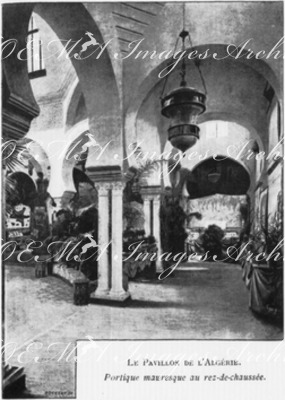 Le Pavillon de l'Algérie.- Portique mauresque au rez-de-chaussee.1900年博 アルジェリア館 － 1階にあるムーア風の柱廊
