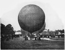Les courses de ballons au Bois de Vincennes.- Les concurrents en ligne.1900年博 ヴァンセンヌの森で行われた気球競争 － 位置につく出場者