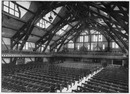 Au Vieux Paris.- La salle de spectacle dans les Vieilles Halles.1900年博 「古いパリ」 － 「古い市場（レ・アール）」にある劇場