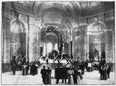 Le Petit Palais.- Le vestibule et l'armure de François Ier.1900年博 プチ・パレにて － 玄関ホールにあるフランソワ1世の甲冑
