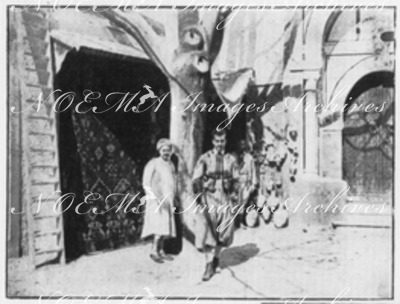 Au Trocadéro.- Marchands tunisiens.1900年博 トロカデロ会場 － チュニジアの商人たち