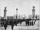 "La foule, sur le pont Aléxandre III, attendant le cortège présidentiel." 1900年博 アレクサンドル3世橋上で大統領の行列を待つ人々