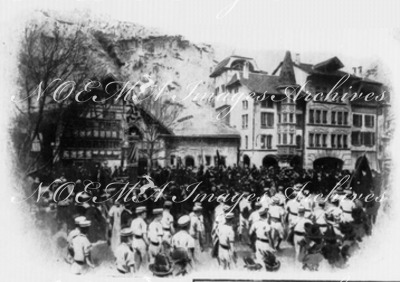 L'inauguration du village suisse.- Défilé de la société suisse de gymnastique 1900年博 スイス体育協会による行進