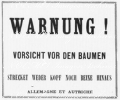 Les 33 affiches du Chemin de fer de l'Exposition le long du quai d'Orsay. : ALLEMAGNE ET AUTRICHE オルセー河岸沿いの会場内鉄道の張り紙33枚 ドイツ語の「注意！木に気をつけて下さい。頭や足を出さないで下さい。」