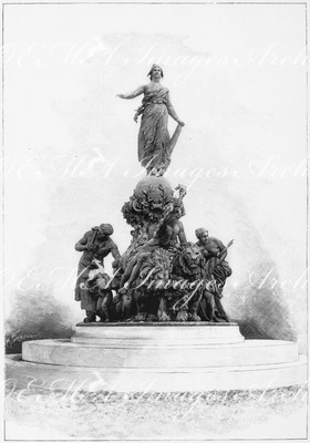 "Le triomphe de la république, groupe du sculpteur Dalou." 「共和国の大勝利」 ダルー作の彫刻