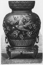 "Vase japonais à emaux cloisonnés, exposé par la maison Christofle." クリストフル出展の有線七宝の日本風壷