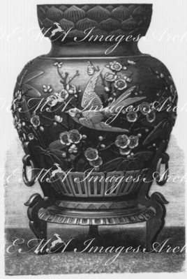 "Vase japonais à emaux cloisonnés, exposé par la maison Christofle." クリストフル出展の有線七宝の日本風壷