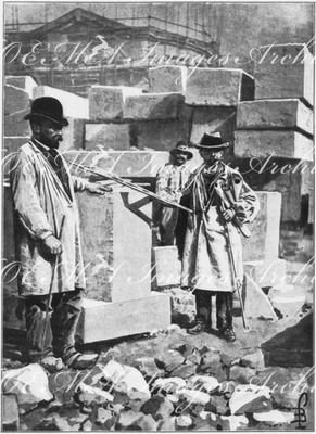 Les travailleurs de l'Exposition.- Appareilleur et compagnon tailleur de pierre.Chantier du Grand Palais des Champs-Elysées.1900年博 博覧会の作業員たち － 石工頭と石切職人 シャン＝ゼリゼ会場のグラン・パレ建設現場にて