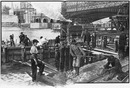 Les chantiers du pont Aléxandre III.- Vue prise de la rive gauche (Mai 1899).1900年博 アレクサンドル3世橋の工事現場 － 左岸から見た図（1899年5月）