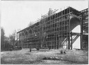 Au Champ-de-Mars.- Facade en construction du Palais des Mines et de la Métallurgie.1900年博 シャン・ド・マルス会場 － 建設中の炭鉱と製鉄業館のファサード