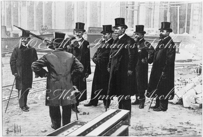 Les visites princières aux chantiers de l'Exposition.- Dans le hall du Grand Palais.M.Alfred Picard.Le Duc d'Oporto.M.de Souza Rosa.1900年博 皇族方の工事現場視察 － グラン・パレのホールにて アルフレッド・ピカール氏 オポルト公爵 ド・スーザ・ローザ氏