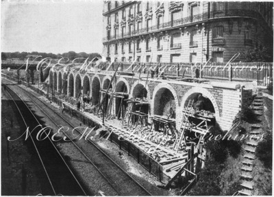 "La ligne Courcelles-Champ-de-Mars.- Mur de soutenement, a arcades, du boulevard Jules-Sandeau." 1900年博 クールセル・シャン・ド・マルス線 － ジュール・サンド通り沿いに作られたアーケード付き支承