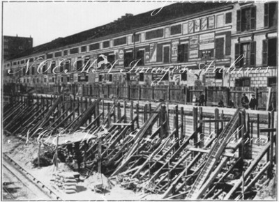 "La ligne Courcelles-Champ-de-Mars.- Mur de soutenement, entre les tunnels et le côté montant.Vue prise du pont des Ternes." 1900年博 クールセル・シャン・ド・マルス線 － トンネルと地上側の間の支承 テルヌ橋より見たところ