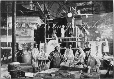 "Les travailleurs de l'Exposition.- M.Germain, chef des sculpteurs-ornemanistes du Petit Palais, dans son atelier." 1900年博 博覧会の作業員たち － プチパレの装飾彫刻家ジェルマン氏 自身のアトリエにて